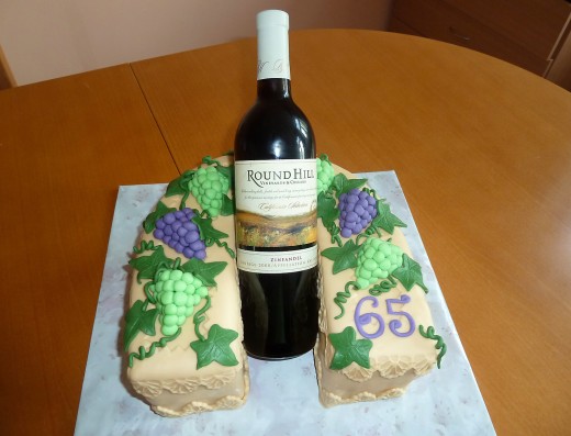 obrázek dortu - dort Podkova s vínem